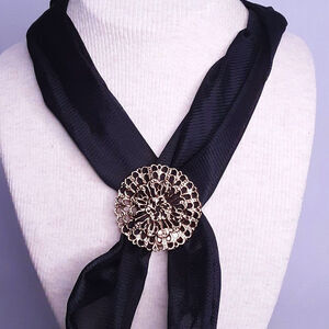 Scarf Holder Orante Open Work Brass Tone Round Design